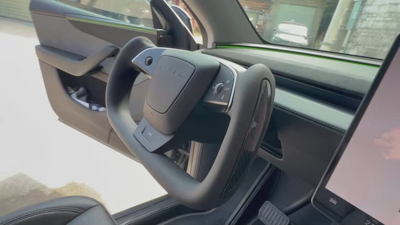 New Tesla Yoke Steering Wheel With Side Carbon Fiber Performance Video